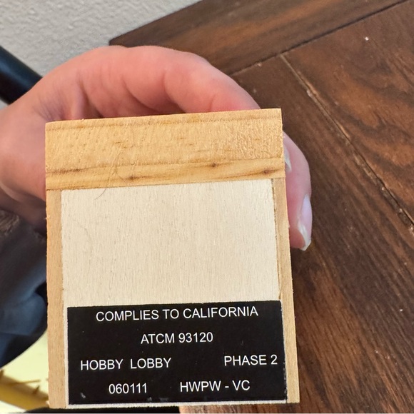 Dollhouse furniture small side table with drawers - Picture 2 of 4